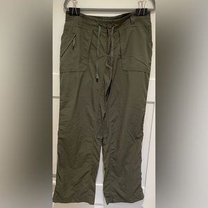 The North Face Women’s Hiking Olive Green Technical Pants size 8 Short